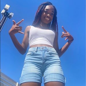 Meet your Posher, Adiah